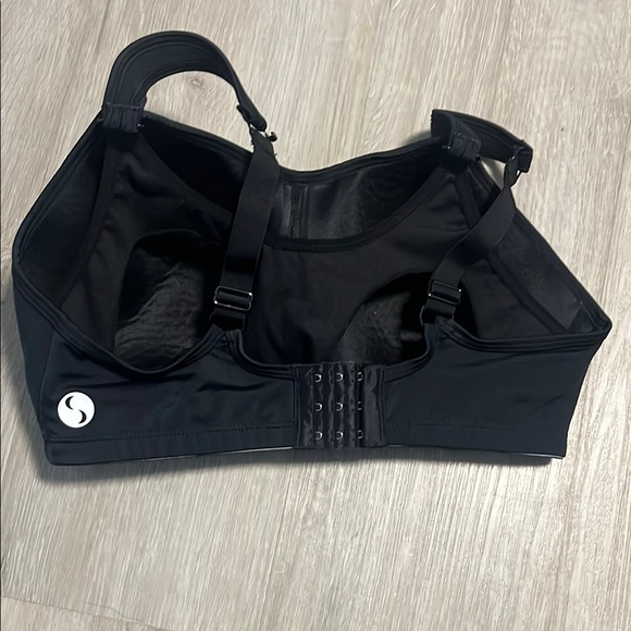 Cadenshae Black Adjustable Seamless Bra 12 - Picture 2 of 6